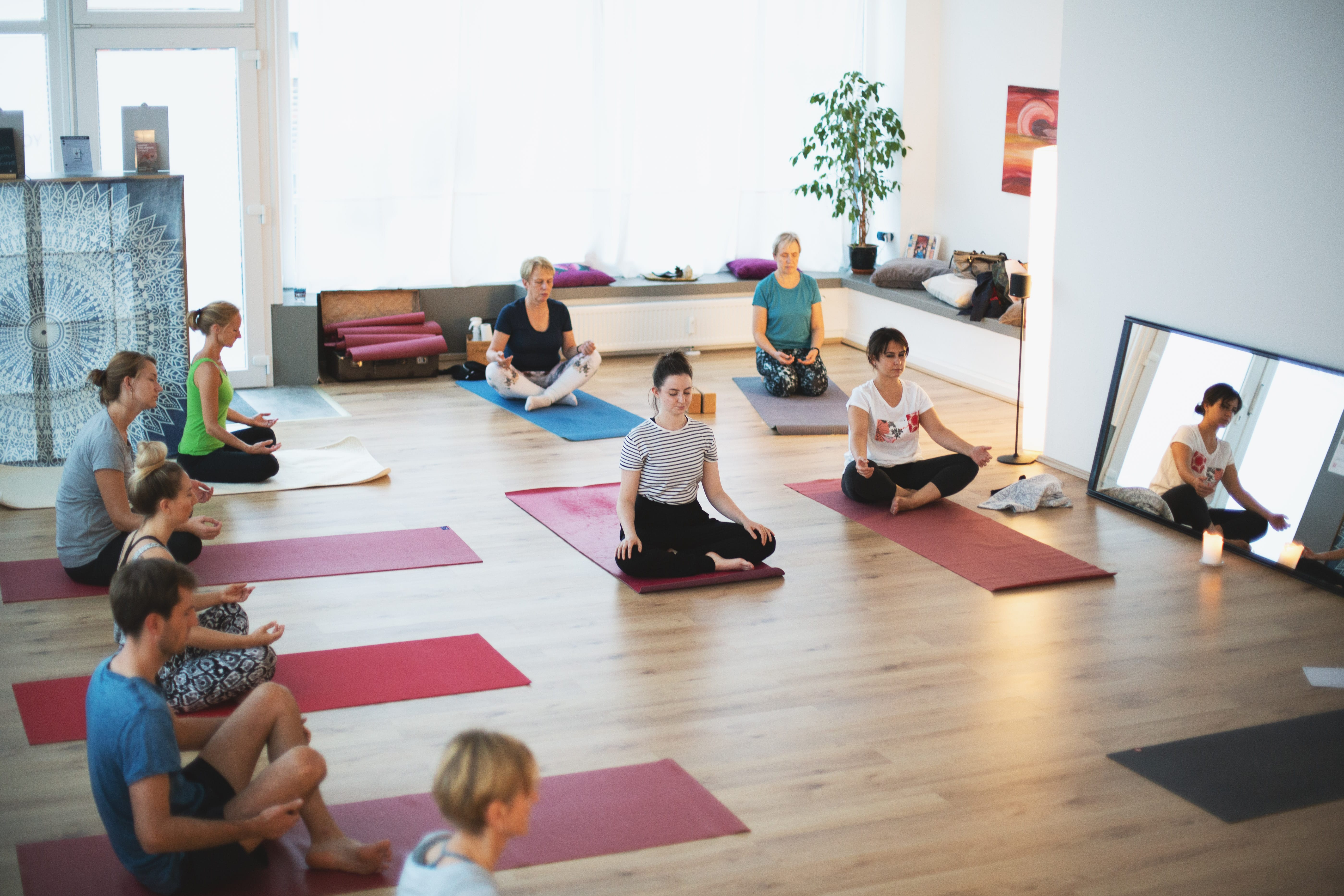 Yoga Kompakt Kurs – Atemübungen und Meditation für mehr Gelassenheit (Do., 05.09 – 24.10.2019)