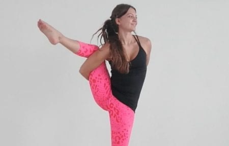 Yoga schenkt dir nicht nur Entspannung, sondern auch innere Stärke. Dadurch, dass wir im Yoga versuchen, uns von der Anhaftung an und Identifizierung mit unseren Gedanken zu lösen, dringen wir Schicht für Schicht näher zur wahren Essenz des Seins, näher zu purem Bewusstsein. Erfährt man dieses Wissen in der Meditations- oder Yogapraxis, so entdeckt man […]