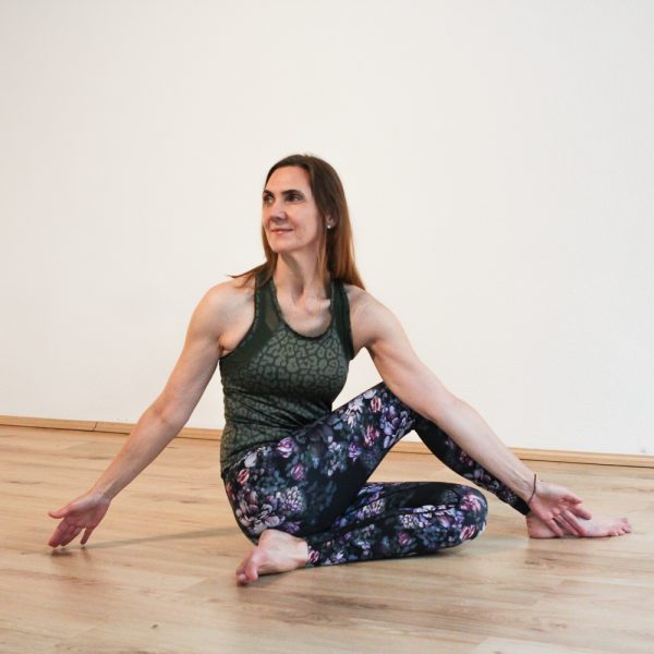 Kompakt-Kurs: Kraft tanken, Entspannung finden – Yoga für innere Balance (mit Simone, 27.05. – 17.06.24)