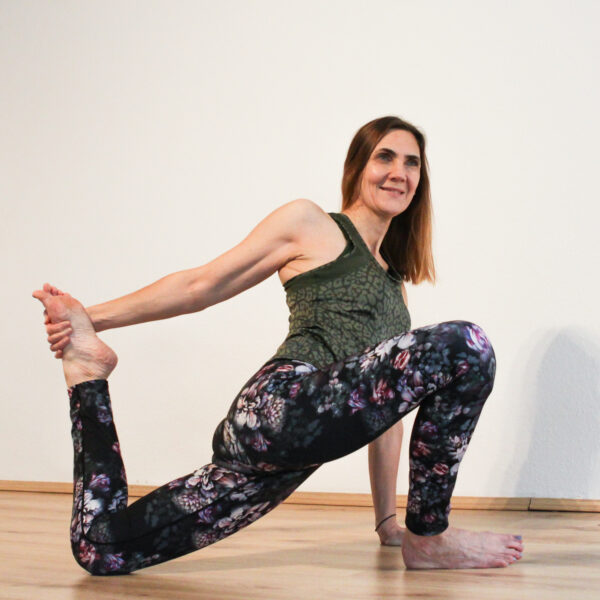 KK bezuschußt: Yoga BASICS – Einsteiger Kurs (mit Simone, 09.01.24 – 27.02.24)